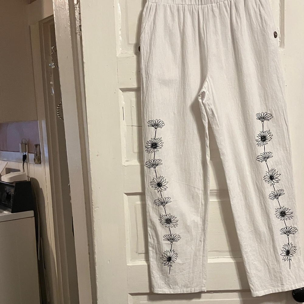 Like new. Just Fashion Now sz L. Waist 31”-32” stretch. Inseam 28” (ankle I - Picture 15 of 15